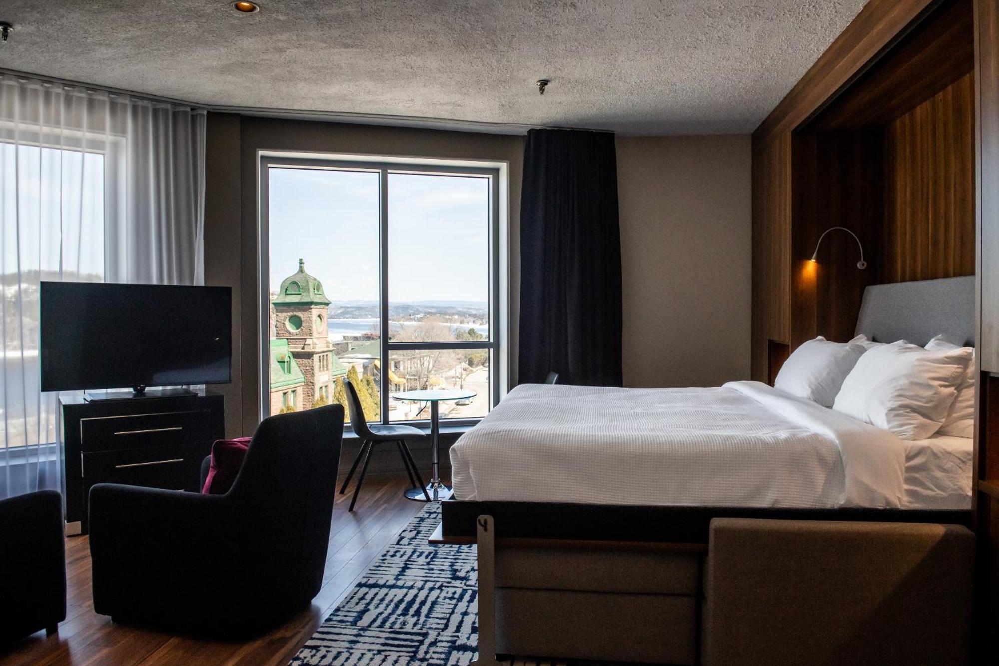 Hotel Chicoutimi, Affilie A Hyvi ภายนอก รูปภาพ